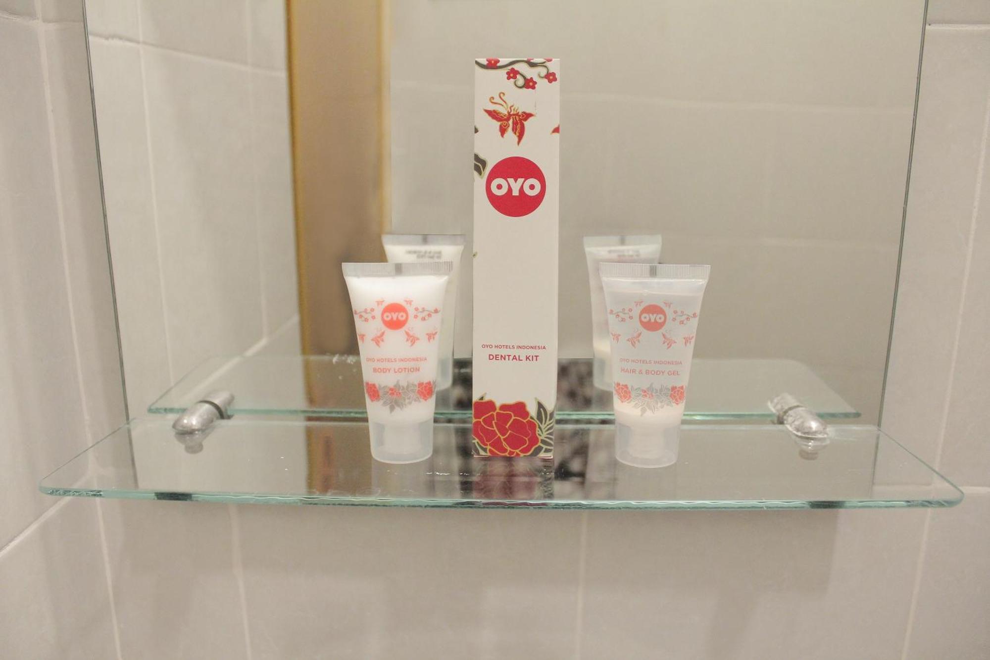 Oyo 121 Rumah Ayub Syariah Hotel 2*
