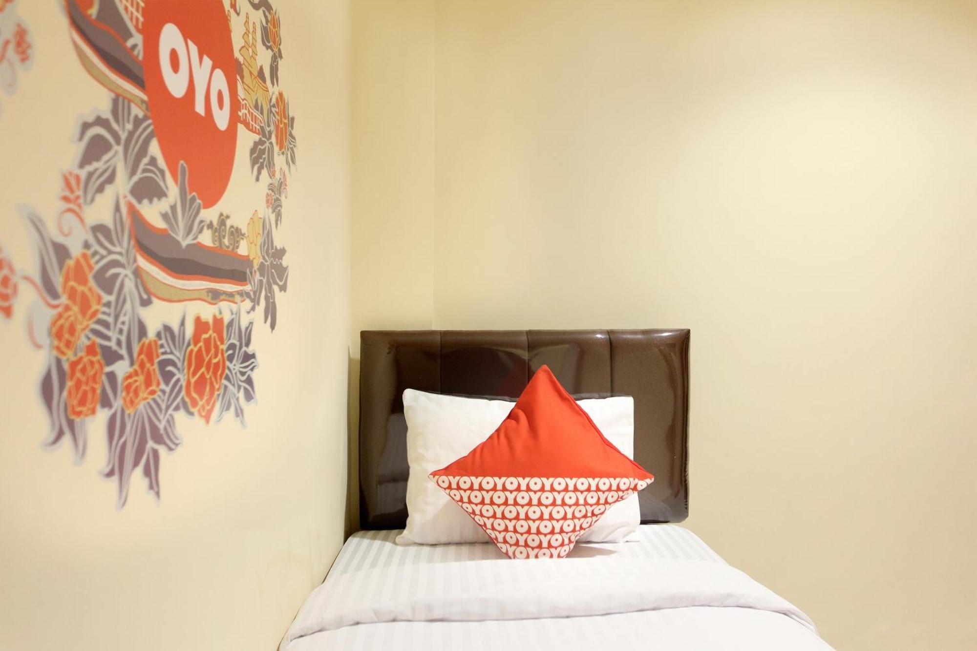 Oyo 121 Rumah Ayub Syariah Hotel Jakarta