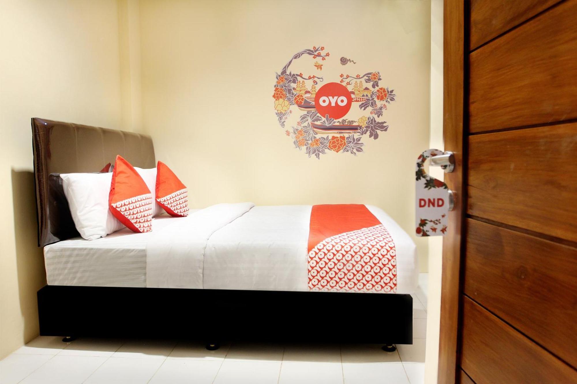 Oyo 121 Rumah Ayub Syariah Hotel