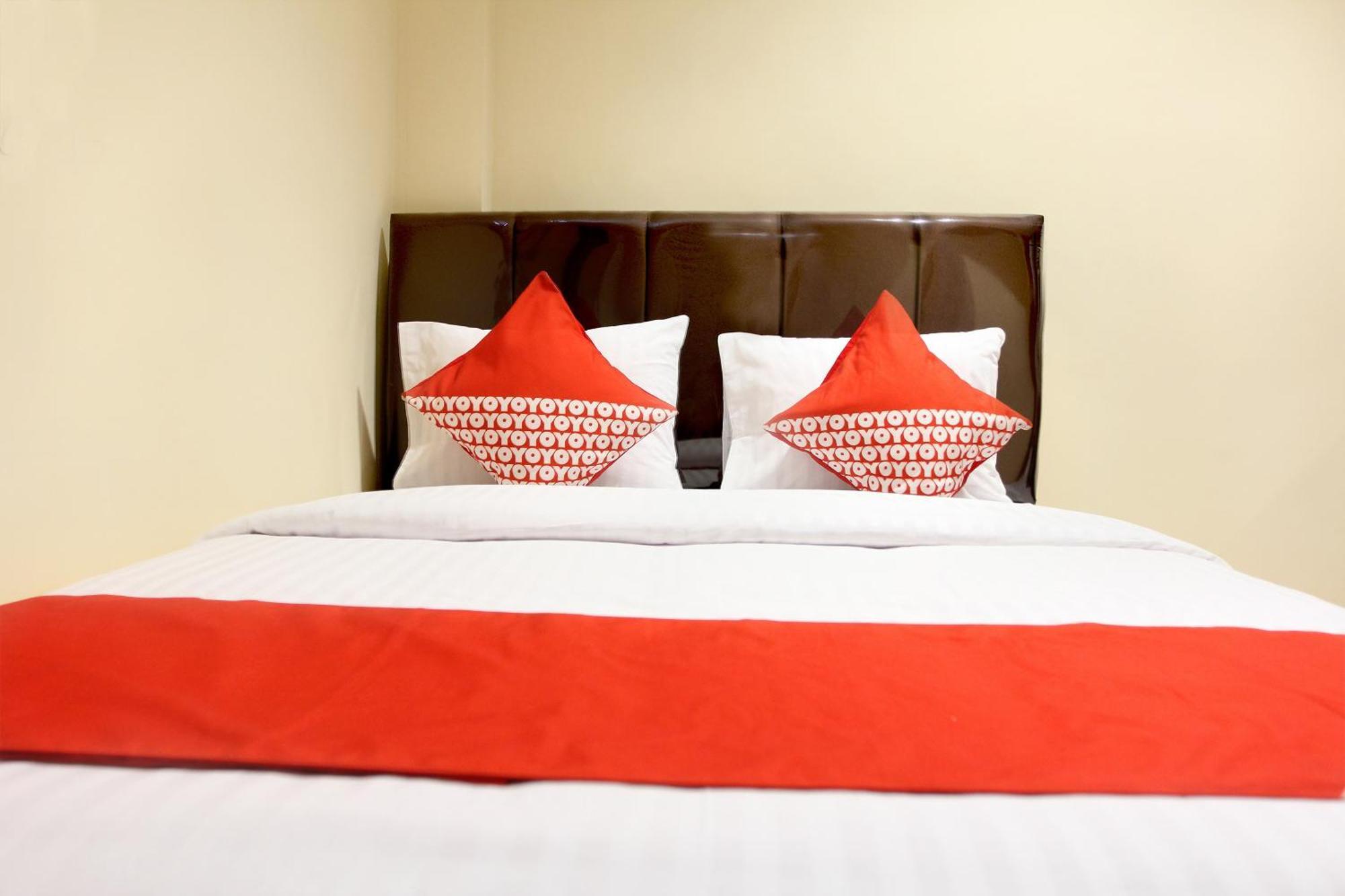 Oyo 121 Rumah Ayub Syariah Hotel 2*