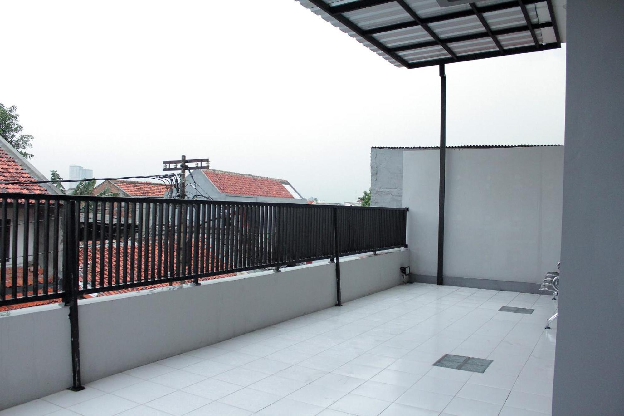 Oyo 121 Rumah Ayub Syariah Hotel Jakarta