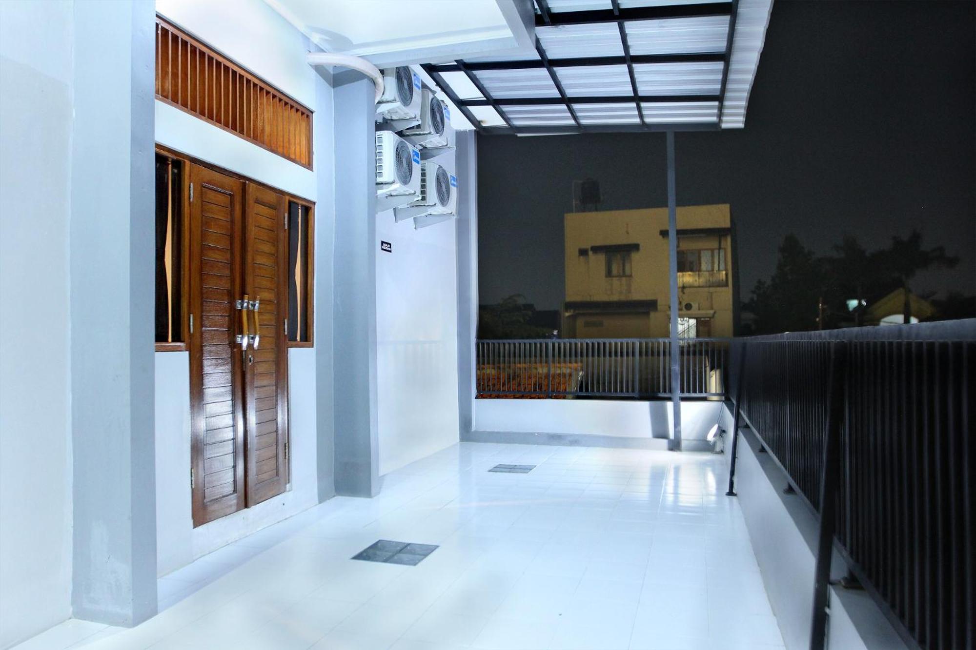 Oyo 121 Rumah Ayub Syariah 2*