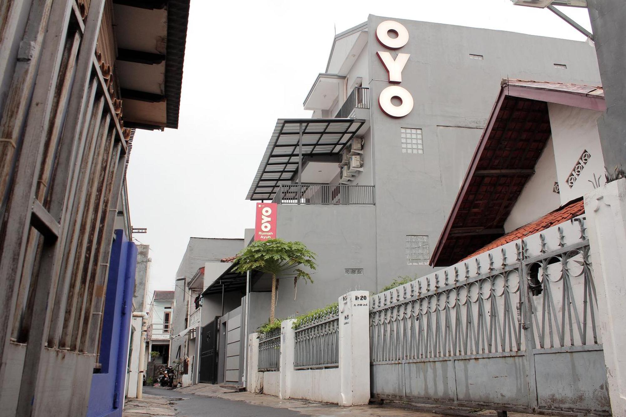 Oyo 121 Rumah Ayub Syariah Hotel