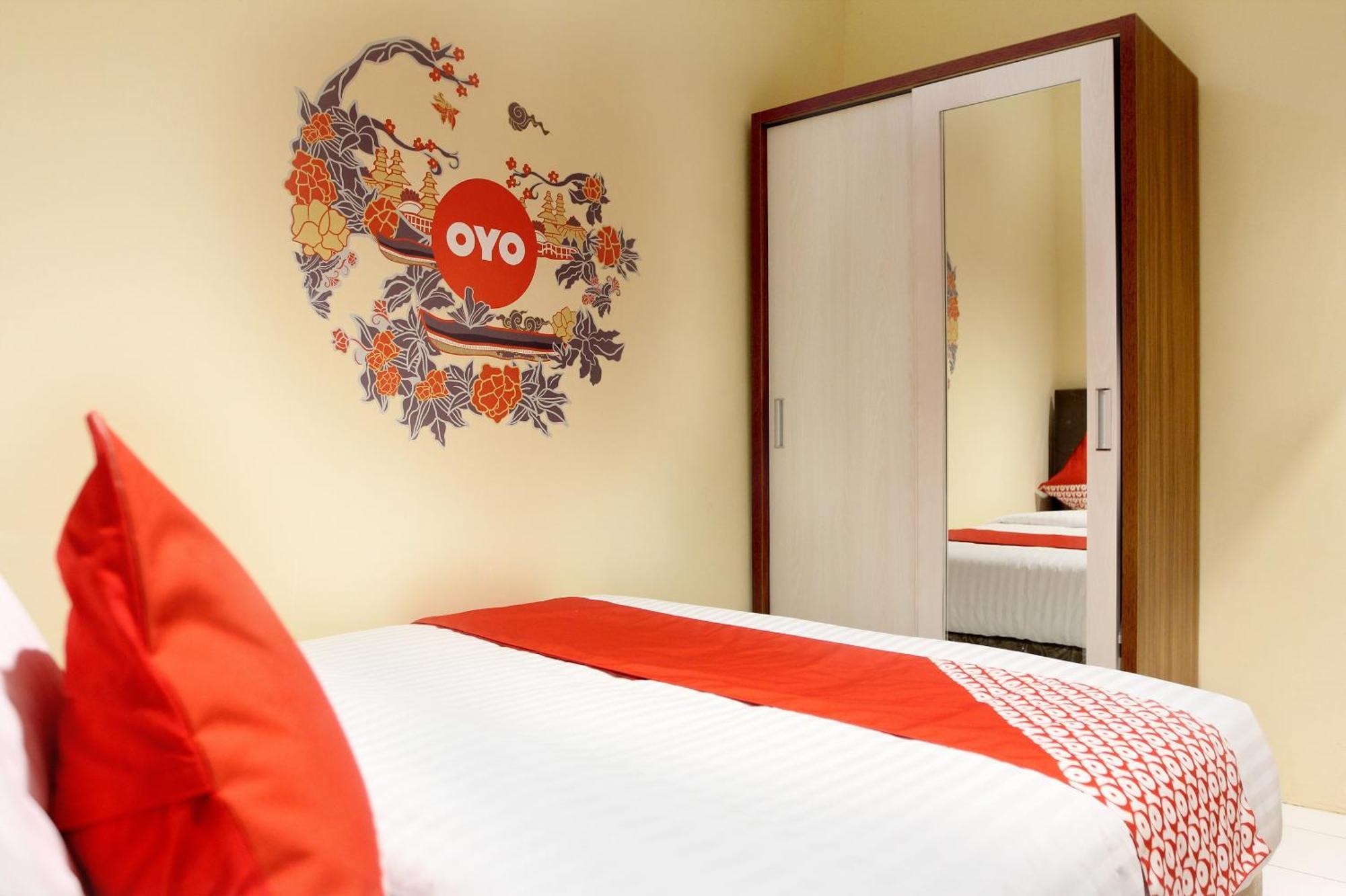 Oyo 121 Rumah Ayub Syariah Hotel