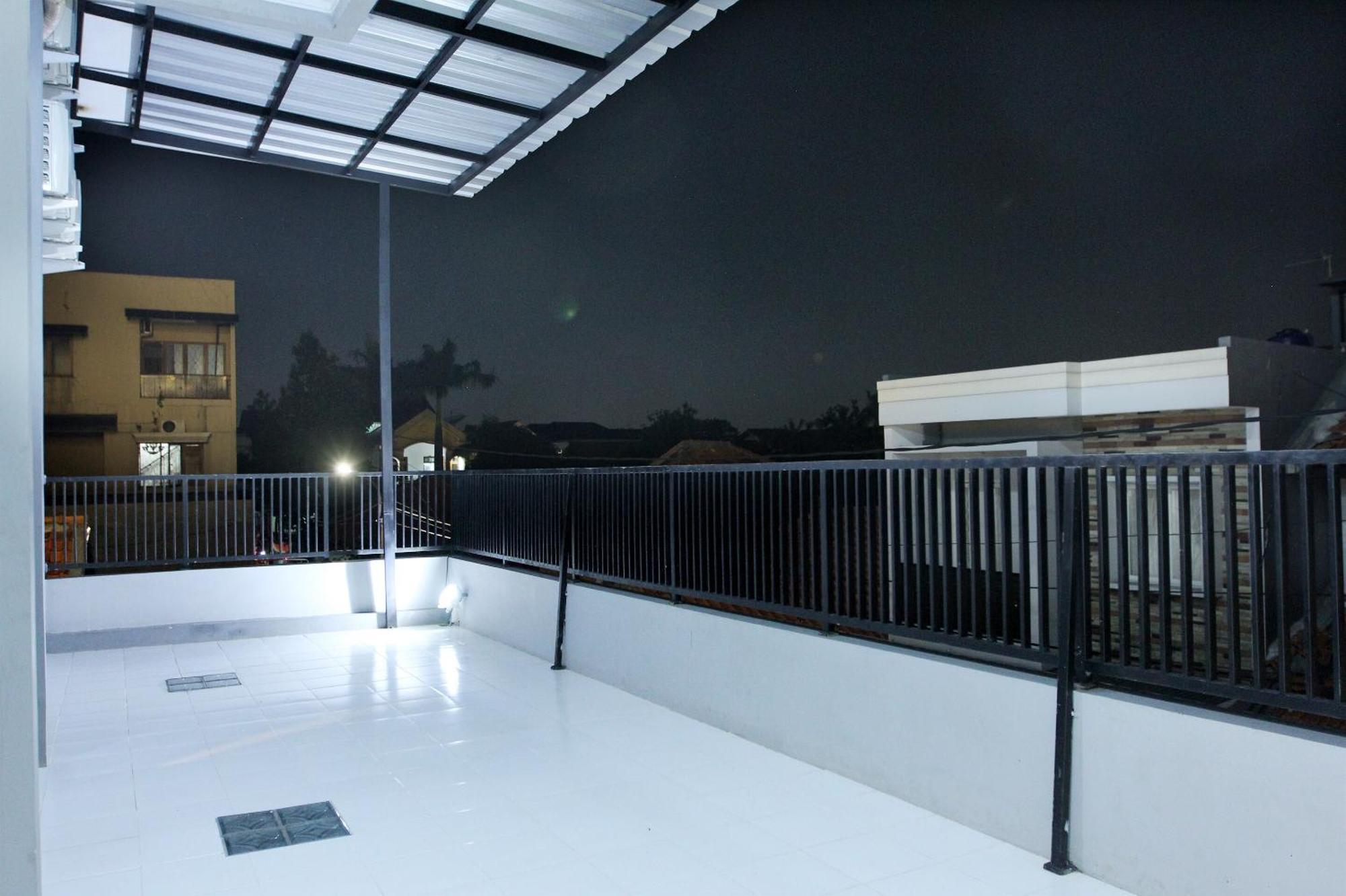 Oyo 121 Rumah Ayub Syariah Hotel Jakarta