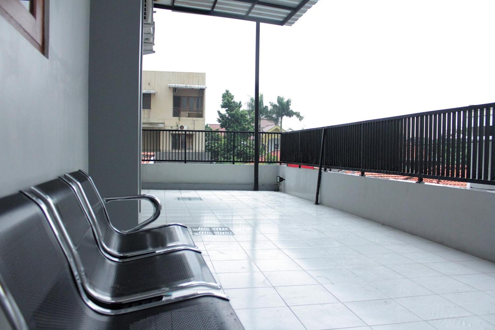 Oyo 121 Rumah Ayub Syariah Jakarta