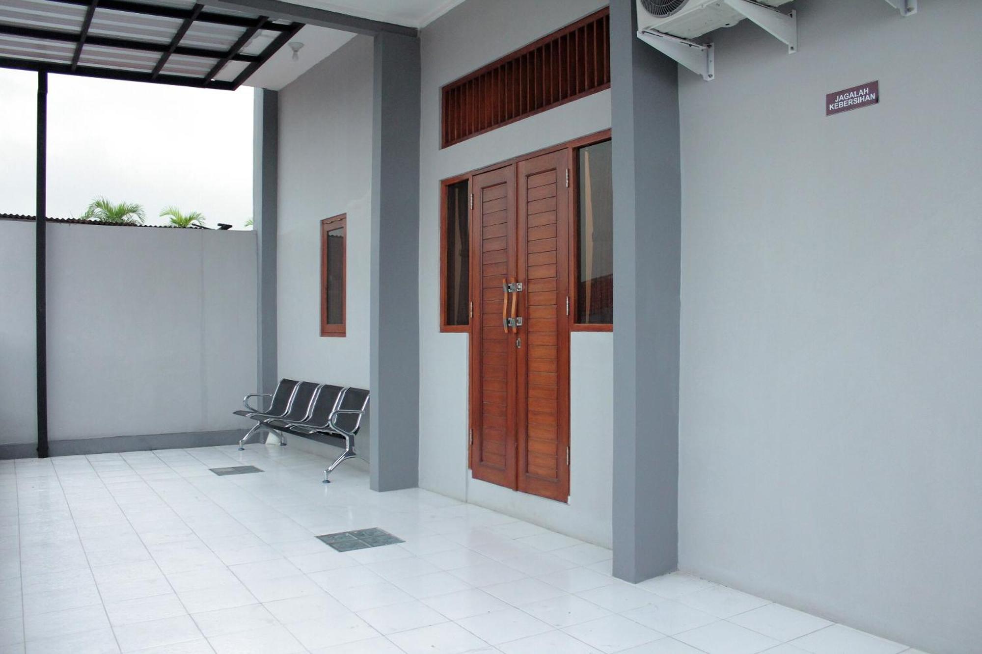 Hotel Oyo 121 Rumah Ayub Syariah 2*