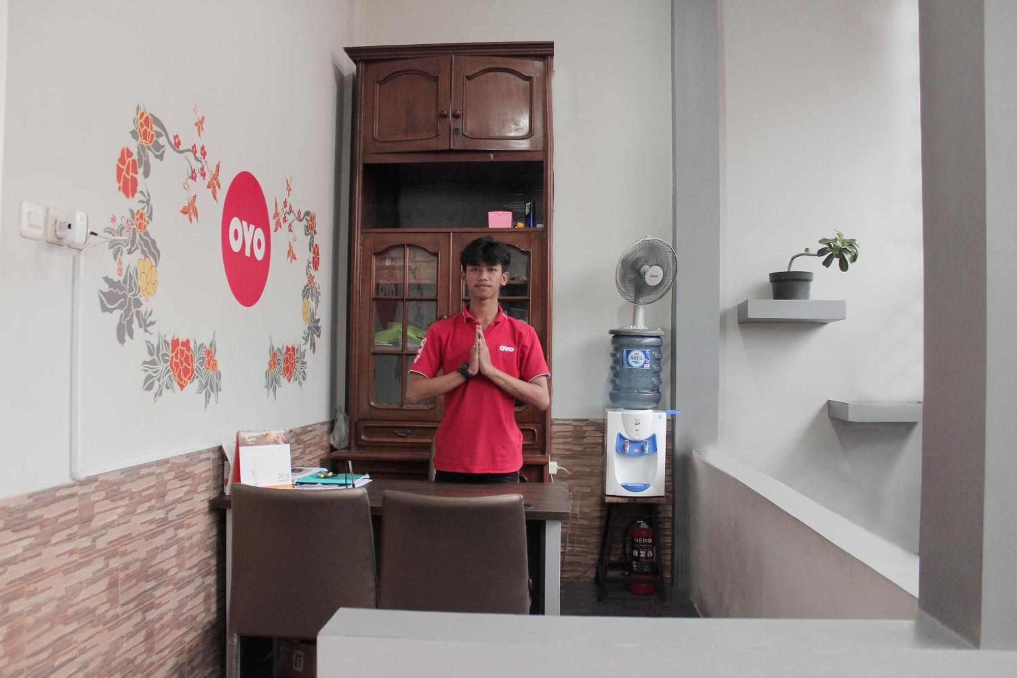 Oyo 121 Rumah Ayub Syariah Hotel Jakarta